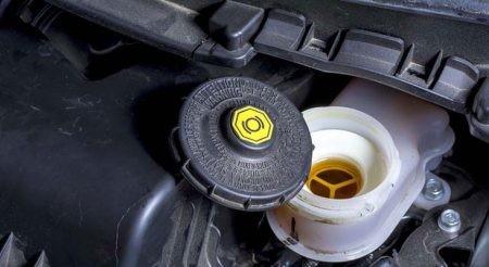 Zakaj zamenjati zavorno olje?